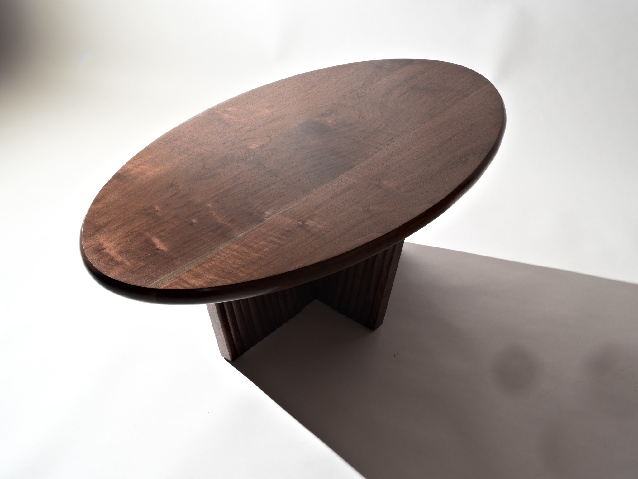 Oculus Elegant Walnut Coffee Table Crisp Round Edges