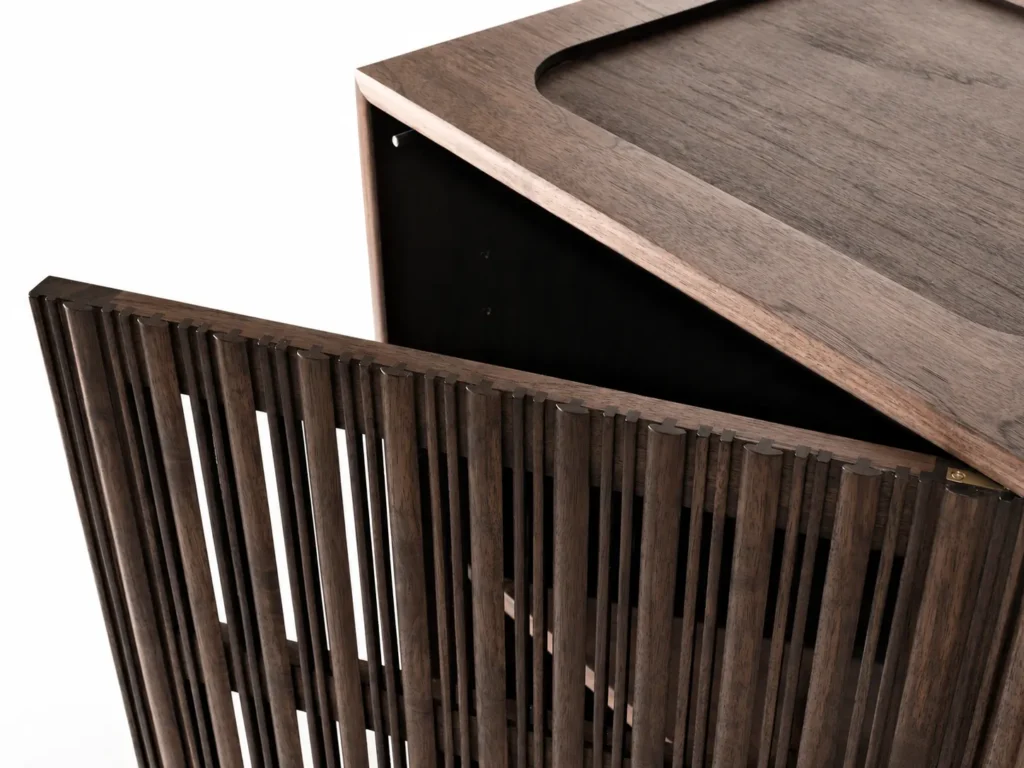 Motu Hifi Audiophile Cabinet Door Detail