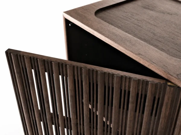 Motu Hifi Audiophile Cabinet Door Detail