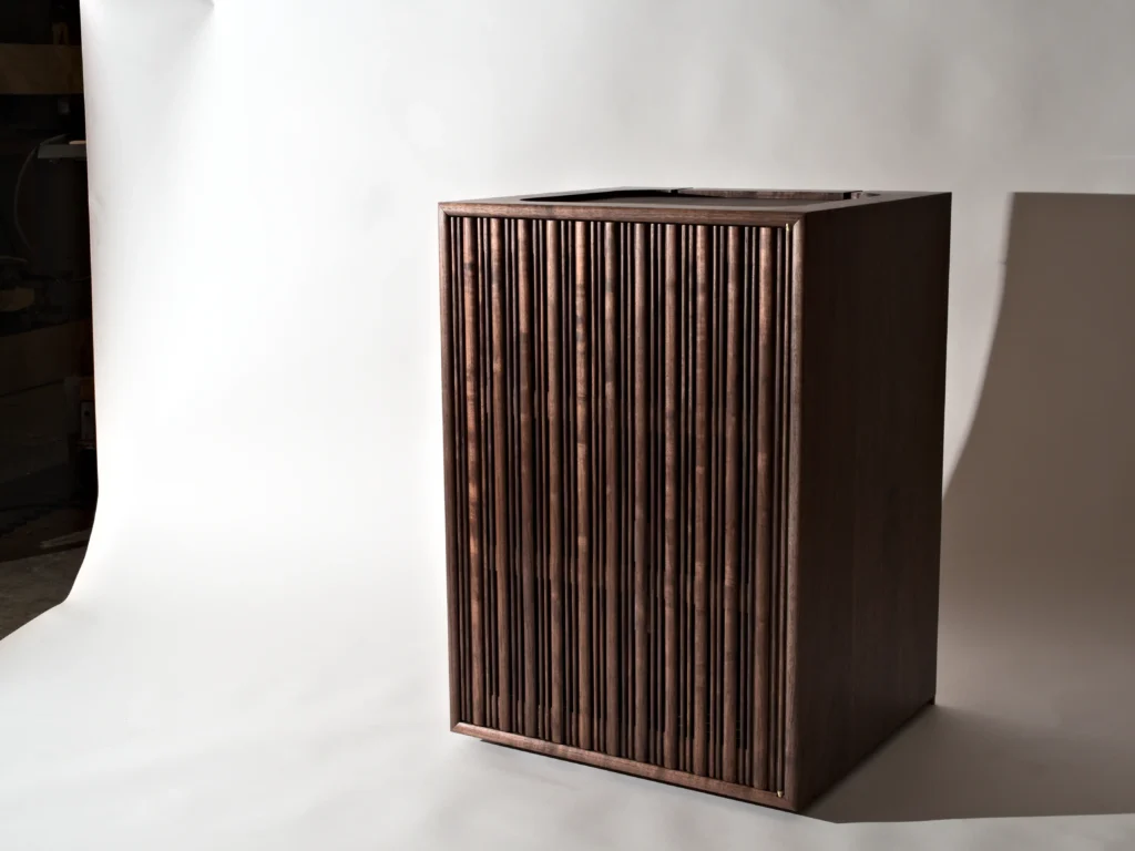 Motu Hifi Audiophile Cabinet Generous With Song