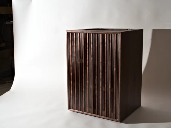 Motu Hifi Audiophile Cabinet Generous With Song